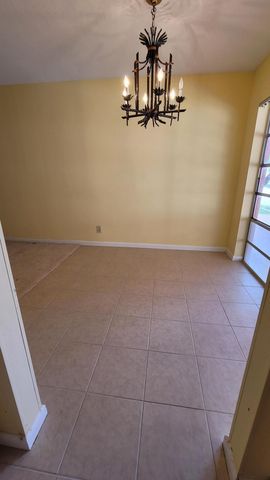 22 Golfs Edge A, West Palm Beach, FL 33417