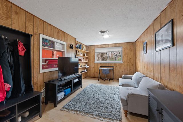 6304 KIRBY RD, Bethesda, MD 20817