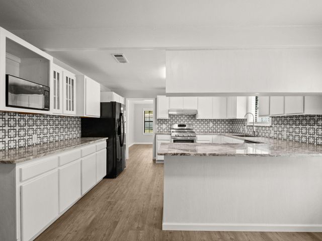 243 Weeks Rd, Leesville, LA 71446