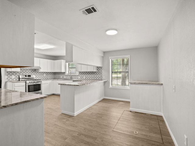 243 Weeks Rd, Leesville, LA 71446