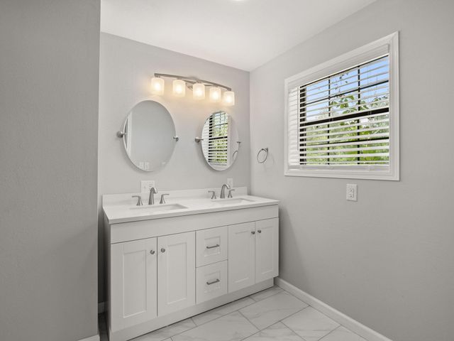 243 Weeks Rd, Leesville, LA 71446