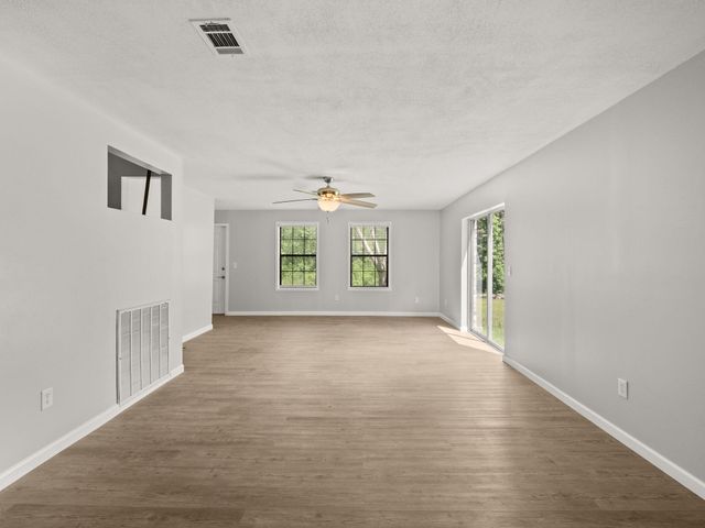 243 Weeks Rd, Leesville, LA 71446