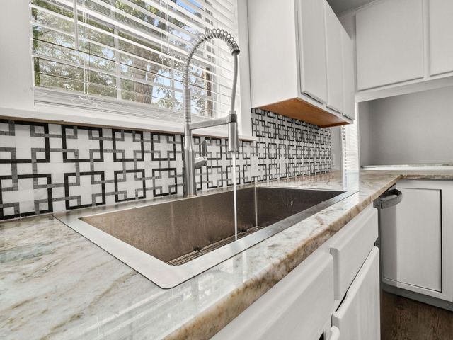 243 Weeks Rd, Leesville, LA 71446