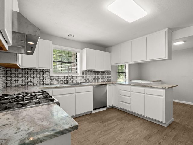 243 Weeks Rd, Leesville, LA 71446