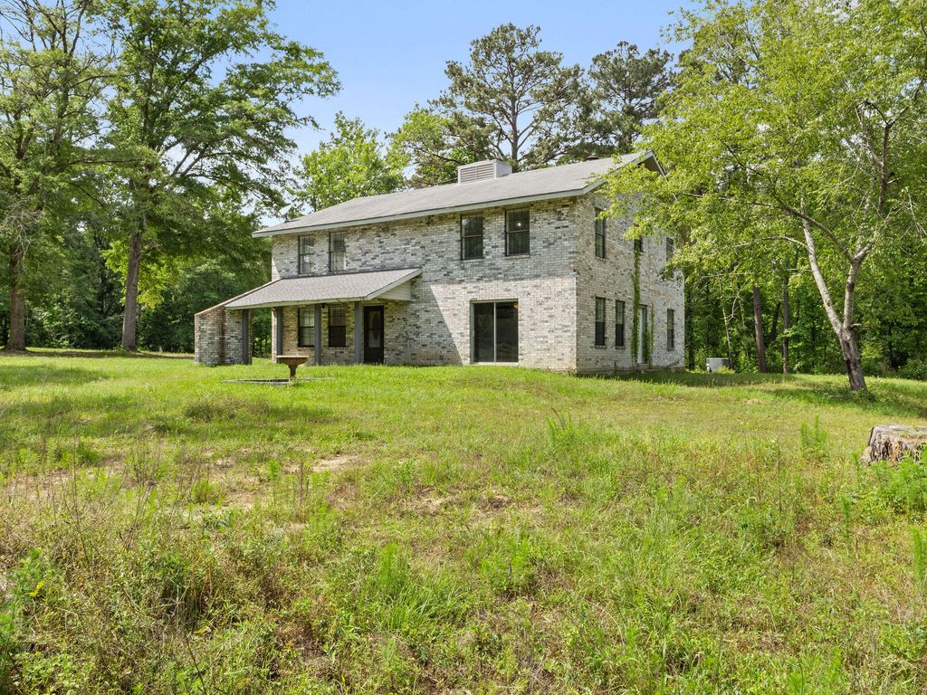 243 Weeks Rd, Leesville, LA 71446