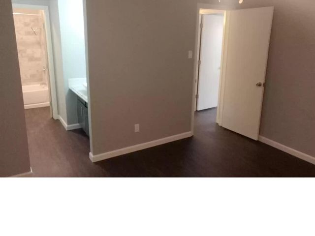 1124 N Center Street, Arlington, TX 76011