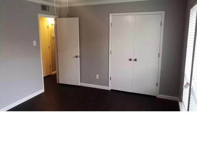 1124 N Center Street, Arlington, TX 76011