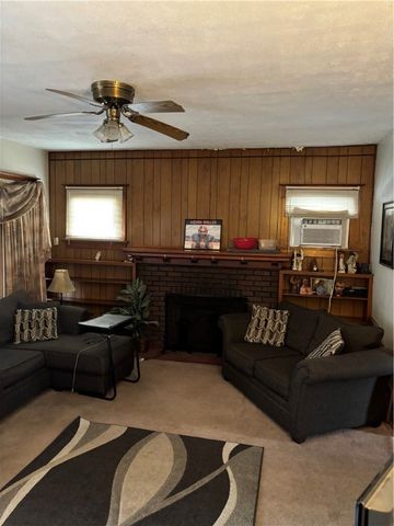 115 Woodrow Ct., Sharon, PA 16146