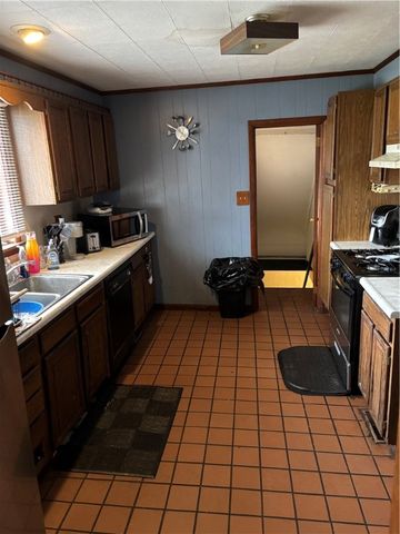 115 Woodrow Ct., Sharon, PA 16146