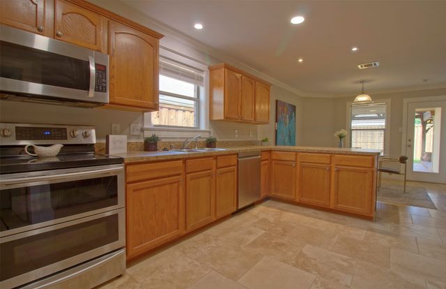 2007 Kings Forest Drive, Heartland, TX 75126