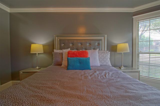 2007 Kings Forest Drive, Heartland, TX 75126
