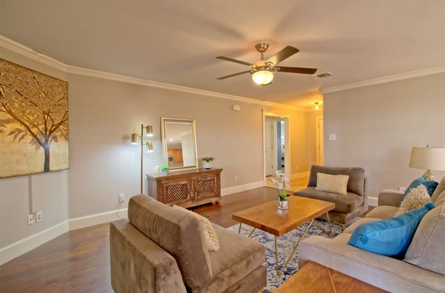 2007 Kings Forest Drive, Heartland, TX 75126