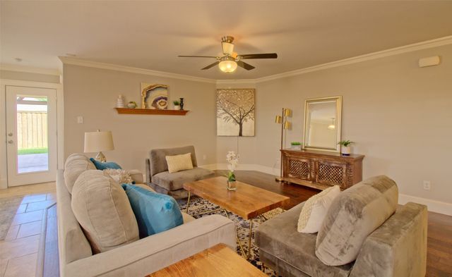 2007 Kings Forest Drive, Heartland, TX 75126
