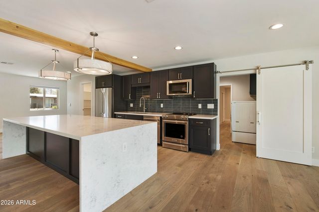 3318 E ONYX Avenue, Phoenix, AZ 85028