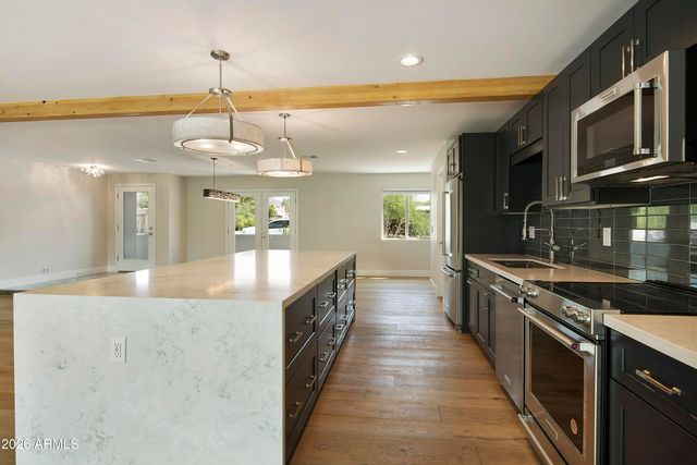 3318 E ONYX Avenue, Phoenix, AZ 85028