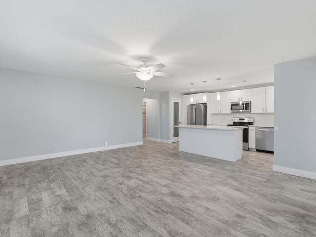 270 High Point Boulevard A, Boynton Beach, FL 33435