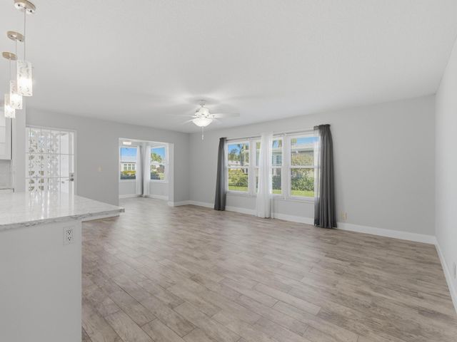 270 High Point Boulevard A, Boynton Beach, FL 33435