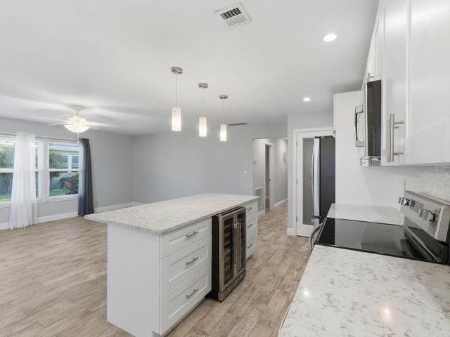 270 High Point Boulevard A, Boynton Beach, FL 33435