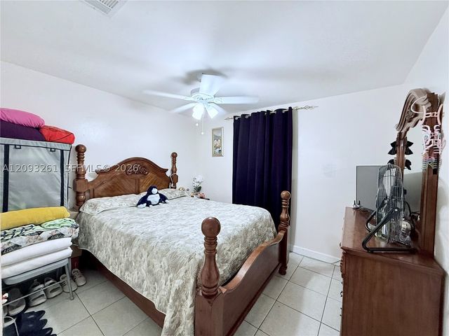 1284 W 44th Pl 1, Hialeah, FL 33012