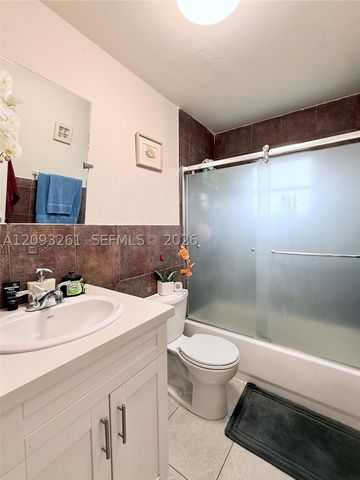 1284 W 44th Pl 1, Hialeah, FL 33012