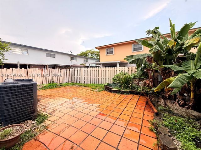 1284 W 44th Pl 1, Hialeah, FL 33012
