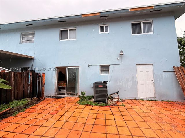 1284 W 44th Pl 1, Hialeah, FL 33012