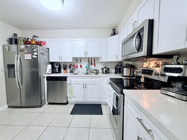 1284 W 44th Pl 1, Hialeah, FL 33012