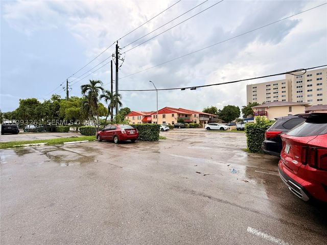 1284 W 44th Pl 1, Hialeah, FL 33012