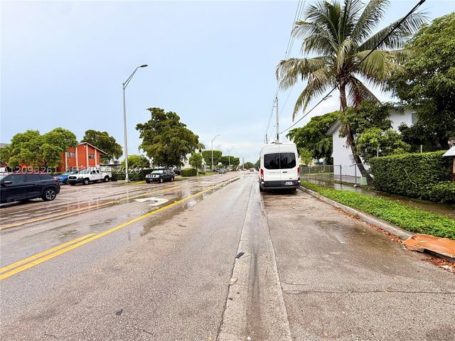 1284 W 44th Pl 1, Hialeah, FL 33012