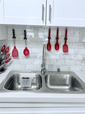 1284 W 44th Pl 1, Hialeah, FL 33012