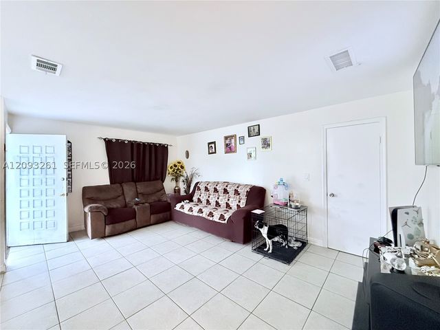 1284 W 44th Pl 1, Hialeah, FL 33012