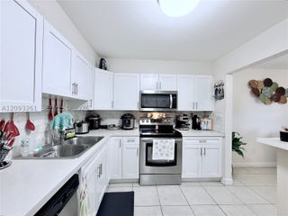 1284 W 44th Pl 1, Hialeah, FL 33012