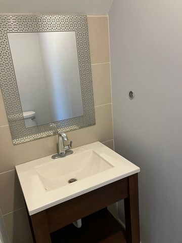 7 Cour Deauville Court, Palos Hills, IL 60465