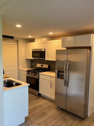 7 Cour Deauville Court, Palos Hills, IL 60465