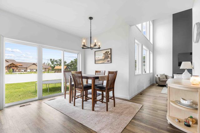 4212 Pine Parkway S, Fargo, ND 58104