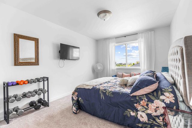 4212 Pine Parkway S, Fargo, ND 58104
