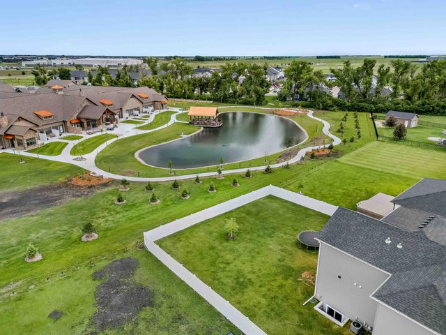 4212 Pine Parkway S, Fargo, ND 58104