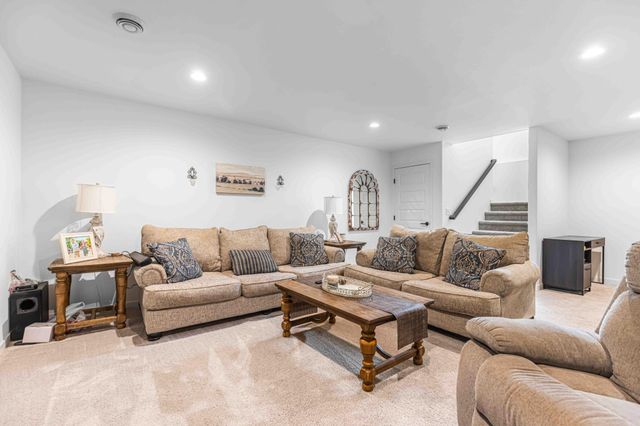 4212 Pine Parkway S, Fargo, ND 58104