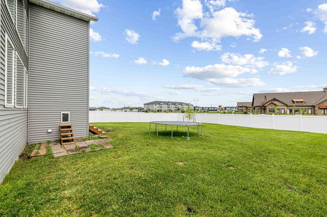 4212 Pine Parkway S, Fargo, ND 58104