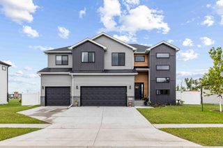 4212 Pine Parkway S, Fargo, ND 58104