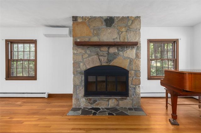 15 Williams Road, Smithfield, RI 02917