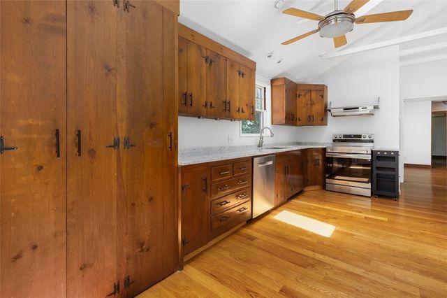 15 Williams Road, Smithfield, RI 02917