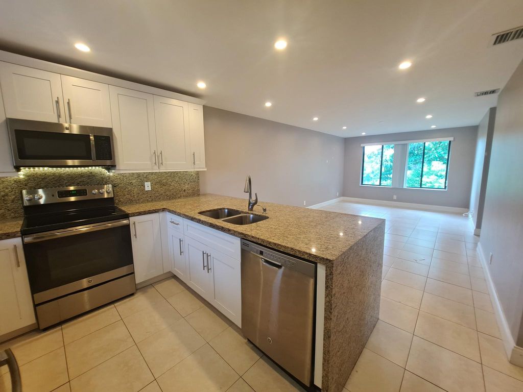 11441 NW 39 Court 320-3, Coral Springs, FL 33065
