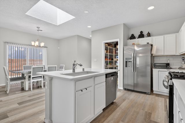 6025 Strand Loop SE, Albuquerque, NM 87105
