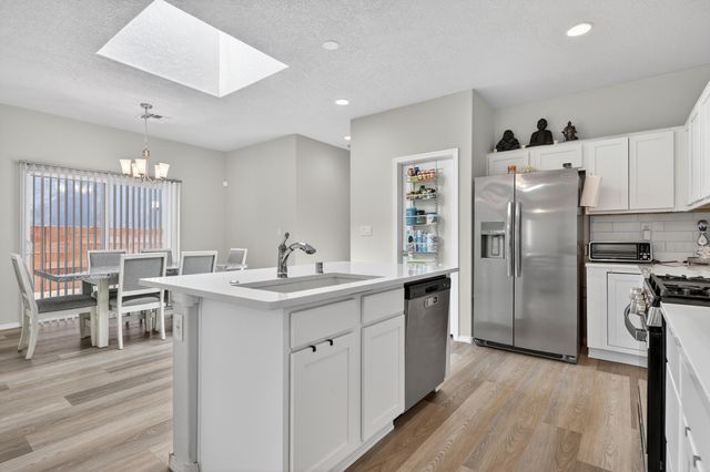 6025 Strand Loop SE, Albuquerque, NM 87105