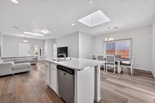 6025 Strand Loop SE, Albuquerque, NM 87105