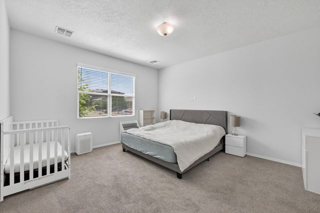 6025 Strand Loop SE, Albuquerque, NM 87105