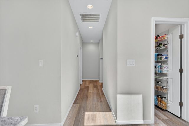 6025 Strand Loop SE, Albuquerque, NM 87105