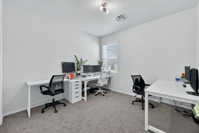 6025 Strand Loop SE, Albuquerque, NM 87105