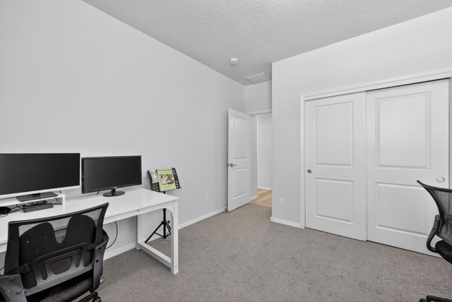 6025 Strand Loop SE, Albuquerque, NM 87105
